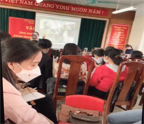Cán bộ, giáo viên tham gia tập huấn phương pháp tiên tiến Steam do PGD&ĐT Huyện Gia Lâm tổ chức