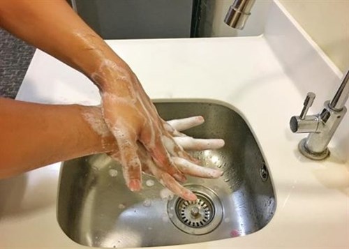 Đừng rửa tay dưới 20 giây, không sạch nổi vi khuẩn đâu!