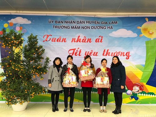 Trường mầm non dương hà thăm và tặng quà tết cho học sinh nghèo trong dịp tết tân sửu 2021