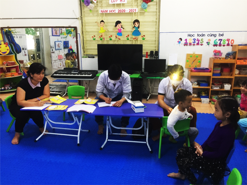 Trường Mầm non Dương Quang phối hợp tổ chức khám sức khỏe cho trẻ năm học 2020 - 2021