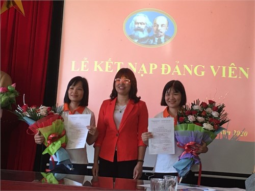 Chi bộ trường mầm non Dương Quang tổ chức lễ kết nạp Đảng.