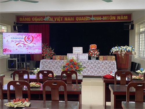 Ngày 20/10/2022 trường mn Kim Lan tổ chức chào mừng 20/10 co CBGVNV trong nhà trường