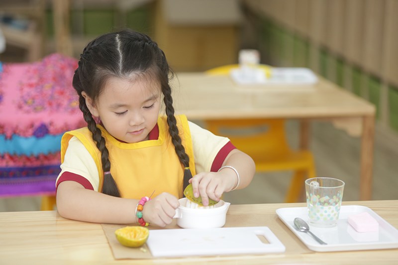 5 bước dạy con kỹ năng sống tự lập theo đúng tinh thần Montessori
