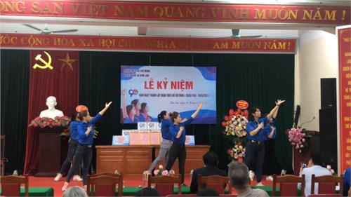 Chiều ngày 26/3  Chi đoàn Trường Mn Kim Lan tham gia biểu diễn văn nghệ  nhân  kỷ niệm 90 năm ngày thành lập Doàn TNCS Hồ Chí Minh  ( 26/3/1938- 26/3/2021)