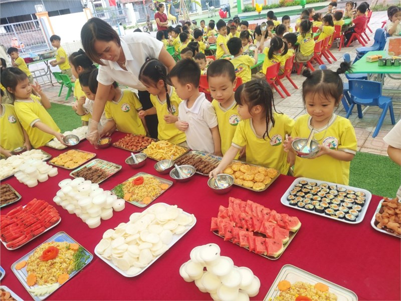 Trường mầm non Kim lan tổ chức hoạt động trải nghiệm: “ Tiệc Buffet của bé” chào mừng ngày 20/11