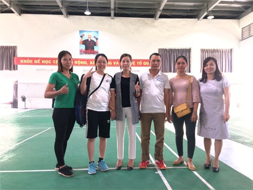 Đ/c Đặng Thị Ngân và đ/c Đặng Trần Định tham gia Ngày hội văn hoa thể thao cụm Bắc Đuống năm học 2020-2021, đạt giải Nhì môn cầu lông đôi nam nữ.