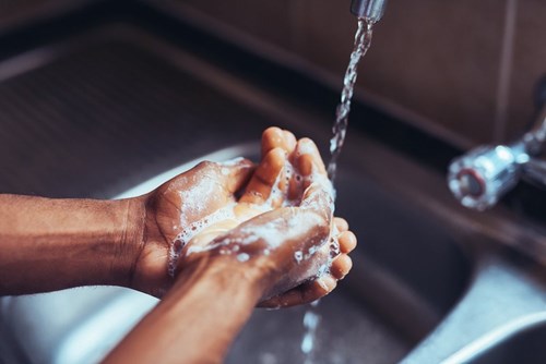 Rửa tay thường xuyên và đúng cách là biện pháp phòng corona tốt nhất 