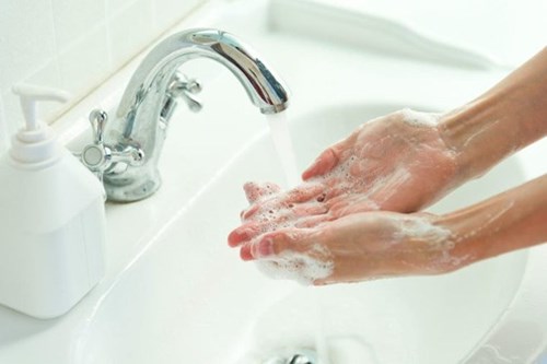 hướng dẫn trẻ rửa tay