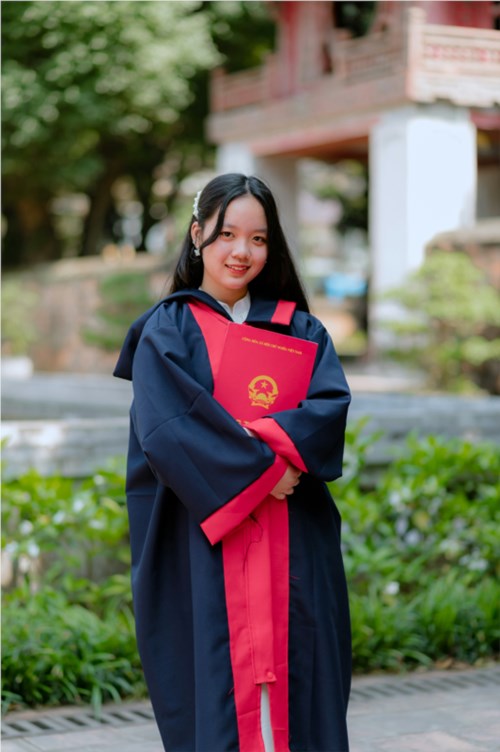Khánh Linh- Cô học trò có niềm đam mê Sinh học