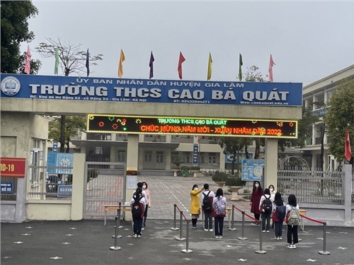 Trường THCS Cao Bá Quát phấn khởi đón các con học sinh các khối 9 trở lại trường học tập trong điều kiện đảm bảo an toàn phòng chống dịch Covid-19