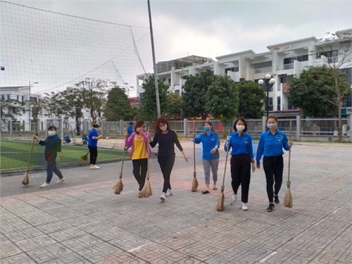 Đoàn thanh niên trường thcs Cao Bá Quát ra quân tổng vệ sinh môi trường hưởng ứng “ngày chủ nhật xanh toàn quốc lần thứ nhất năm 2020”
