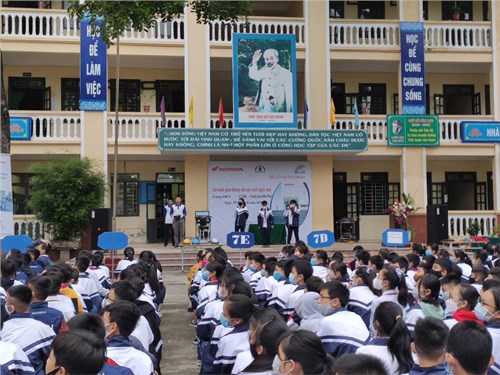 Trường THCS Cổ Bi phối hợp với công ty Hon da Hà Nội Motor Tổ chức “An toàn giao thông vì nụ cười ngày mai”