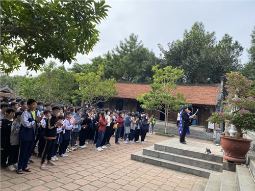 Ngày 28 tháng 11 năm 2022, BGH nhà trường kết hợp với công ty du lịch đã tổ chức buổi hoạt động ngoại khóa, trải nghiệm tại khu di tích lịch sử đền thờ Chu Văn An – Chí Linh- Hải Dương.