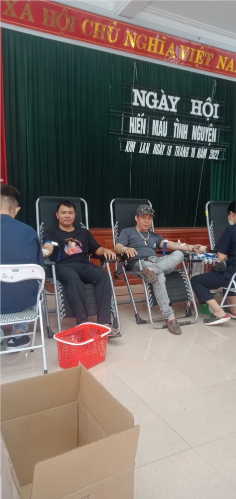 Hôm nay ngày 16 tháng 10 năm 2022, cb- gv trường thcs kim lan tham gia hiến máu nhân đạo tại ubnd xã kim lan do hội chữ thập  phát động.
