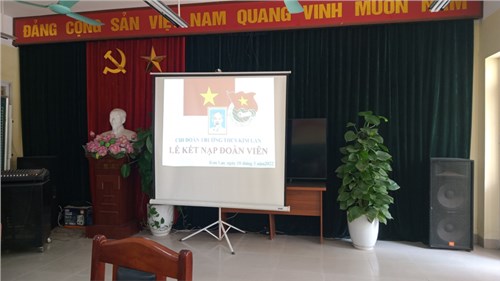 Hôm nay, ngày 18 tháng 5 năm 2022. Chi đoàn Trường THCS Kim Lan tổ chức kết nạp đoàn viên cho các em học sinh 15+