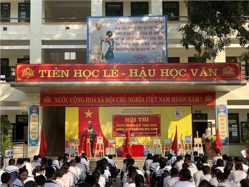 Thầy và trò trường THCS Trung Mầu tham dự Ngày Hội đọc sách năm 2022