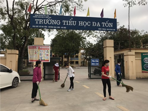 Tổng vệ sinh trường lớp, thực hiện tốt công tác phòng dịch Covid-19.