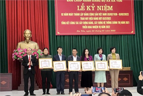 Trường Tiểu học Đa Tốn dự lễ kỉ niệm ngày thành lập Đảng và tổng kết công tác Đảng năm 2021.