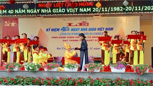 Tiết mục văn nghệ của cô và trò lớp 5A4 chào mừng ngày Nhà giáo Việt Nam 20/11/2022.