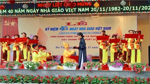 Tiết mục văn nghệ của cô và trò lớp 5a4 chào mừng ngày Nhà giáo Việt Nam 20/11/2022.