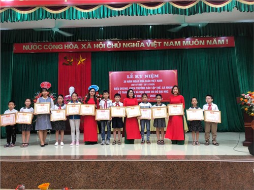 Lễ biểu dương khen thưởng giáo viên, học sinh đạt thành tích năm học 2019-2020