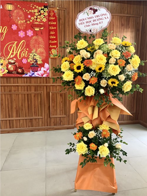 Hội cha mẹ học sinh Trường Tiểu học Dương Xá gửi những lời chúc tốt đẹp cùng lẵng hoa tươi thắm chúc mừng cán bộ giáo viên, nhân viên nữ nhà trường. 