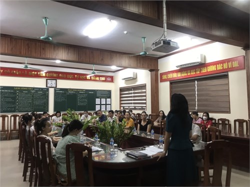 Ban giám hiệu Trường Tiểu học Dương xá tổ chức buổi họp chi hội trưởng các lớp đầu năm học mới 2022-2023