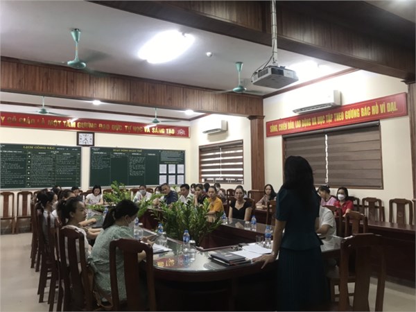Ban giám hiệu Trường Tiểu học Dương xá tổ chức buổi họp chi hội trưởng các lớp đầu năm học mới 2022-2023