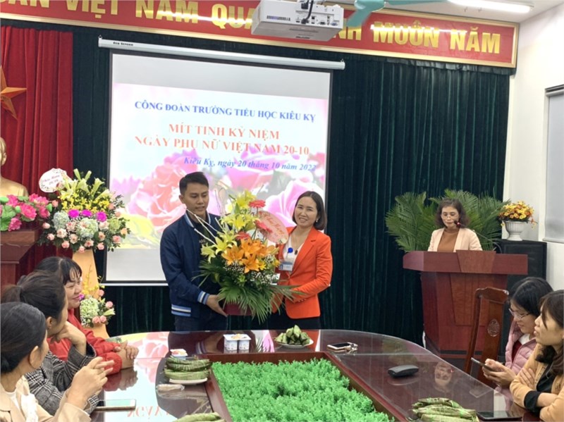Công đoàn Trường Tiểu học Kiêu Kỵ tổ chức chào mừng ngày  Phụ nữ Việt Nam.  