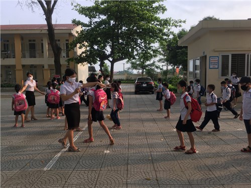 Ngày đầu học sinh Tiểu học Lệ Chi trở lại trường học sau đợt nghỉ dịch COVID-19
