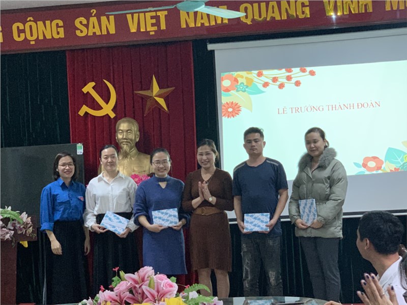 Lễ kỉ niệm ngày thành lập Đoàn Thanh niên Cộng sản Hồ Chí Minh của chi đoàn trường Tiêu học Lê ngọc Hân