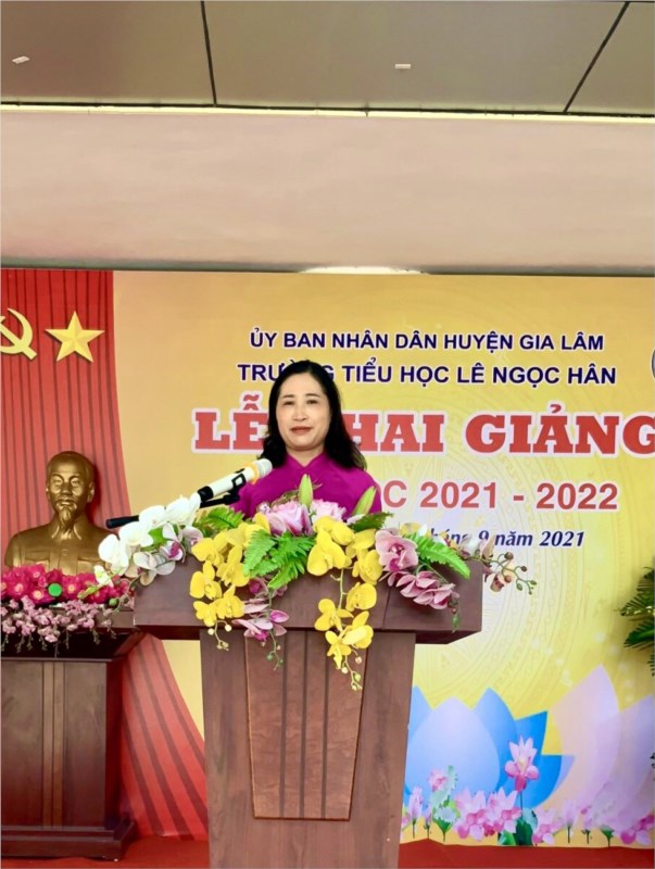 Học sinh lớp 1b tưng bừng chào đón lễ khai giảng năm học 2021 – 2022.