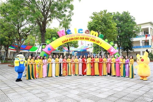 Sáng ngày 21/8/2022, trường Tiểu học Ninh Hiệp đã tổ chức Lễ đón học sinh lớp 1 với biết bao niềm vui và hứng khởi của cả cô, trò và cha mẹ học sinh.
