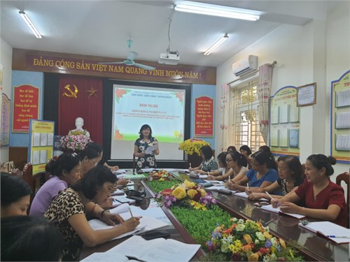 Trường tiểu học Ninh Hiệp tổ chức hội nghi triển khai thông tư 27/2020 và thông tư 28/2020.