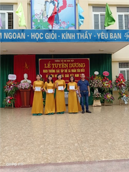 Tuyên dương khen thưởng CBGV đạt thành tích cao nhân dịp 20/11