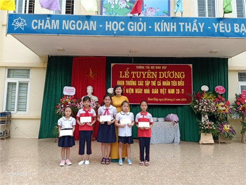 Tuyên dương khen thưởng hs đạt thành tích cao nhân dịp 20/11