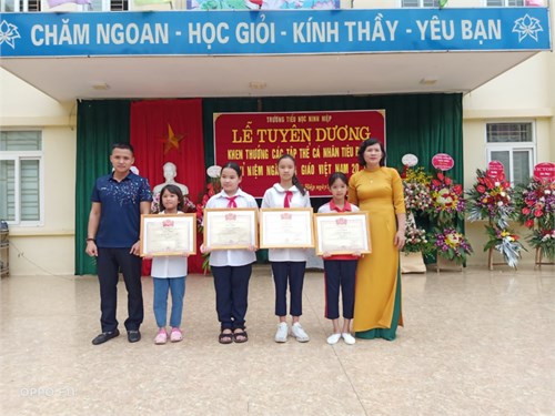 Tuyên dương khen thưởng hs đạt thành tích cao nhân dịp 20/11