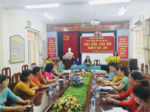 Sáng ngày 04/8/2022, Chi bộ trường Tiểu học Ninh Hiệp long trọng tổ chức Đại hội Chi bộ nhiệm kỳ 2022 - 2025