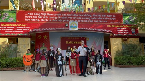 Khám phá lễ hội Haloween cùng các bạn nhỏ trường Tiểu học Nông Nghiệp. 