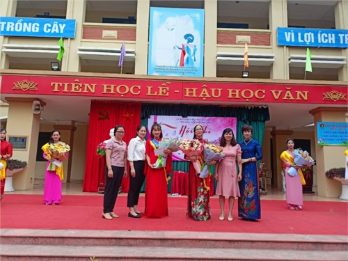 Trường Tiểu học Phú Thị tổ chức thành công Hội thi   Cô giáo tài năng duyên dáng  năm học 2022 - 2023.