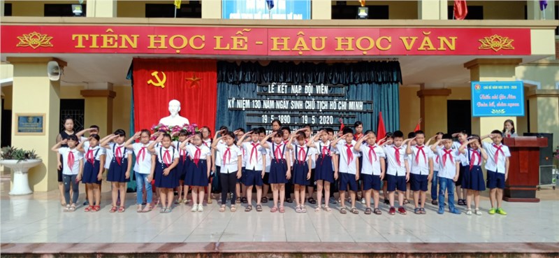 Lế kết nạp Đội viên (Khối 3)
Chào mừng 130 năm Ngày sinh Chủ tịch Hồ Chí Minh
(19/5/1890- 19/5/2020)
