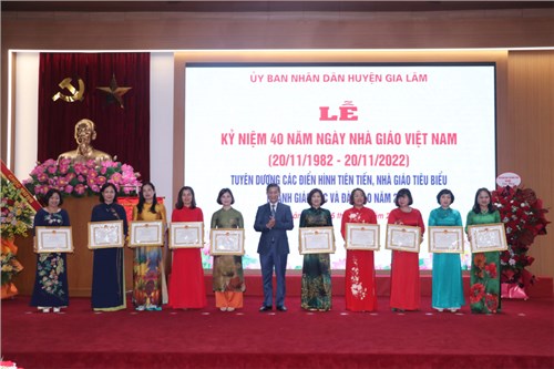 Huyện Gia Lâm long trọng kỷ niệm 40 năm Ngày Nhà giáo Việt Nam, tôn vinh các nhà giáo