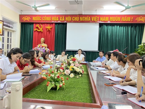 Trường Tiểu học Trung Mầu họp HĐSP tháng 9, triển khai công tác tháng 10