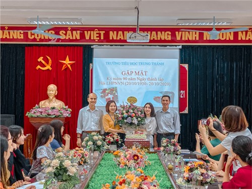 BCH Công đoàn trường Tiểu học Trung Thành tổ chức kỷ niệm 90 năm Ngày thành lập Hội LHPN Việt Nam 