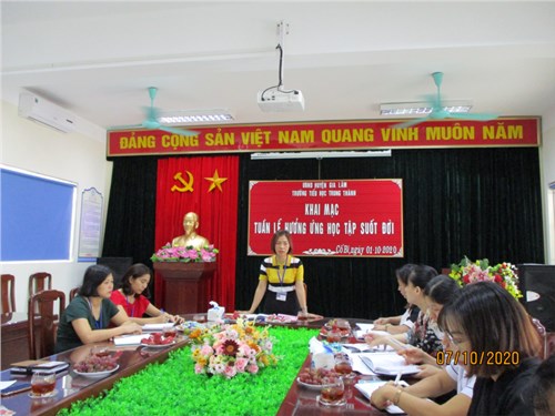 Hội đồng nhân dân xã Cổ Bi kiểm tra công tác thu - chi và công tác vệ sinh an toàn thực phẩm, phòng chống dịch bệnh tại trường TH Trung Thành