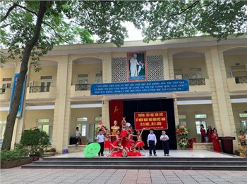 Tiết mục biểu diễn văn nghệ của các bạn học sinh khối 1 chào mừng Ngày nhà giáo Việt Nam 20-11-2020.