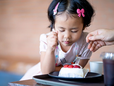 Điều gì xảy ra khi trẻ ăn nhiều đường