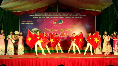 Chi đoàn trường mầm non Dương Xá tham gia cuộc thi  Tiếng hát thanh niên  do Đoàn TNCS Hồ Chí Minh xã Dương Xá tổ chức