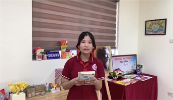 Học sinh trường THCS Phù Đổng giới thiệu sách hưởng ứng cuộc thi Đại sứ văn hoá đọc 2023