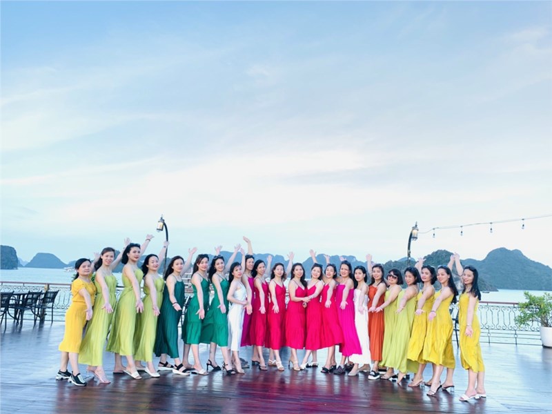 BGH nhà trường tổ chức tham quan thực tế cho CBGVNV trường mầm non Đông Dư